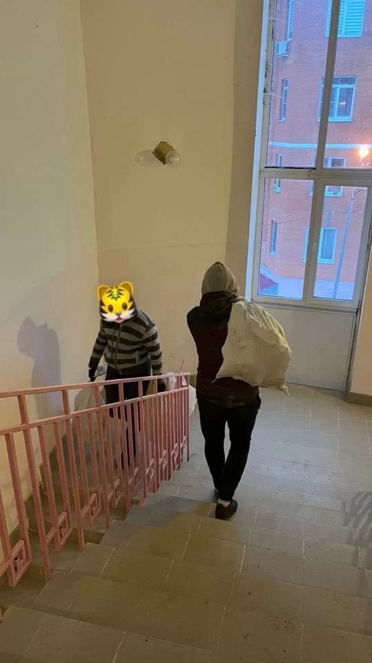 Перенос груза по лестнице